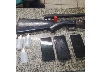 Polícia Rodoviária apreende espingarda calibre 12 e prende suspeitos por embriaguez na RN-013