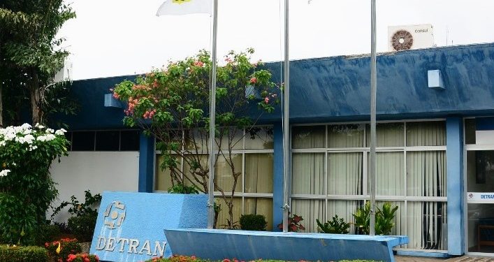 Taxa de licenciamento de veículos placas finais 1 e 2 vence na segunda (10)