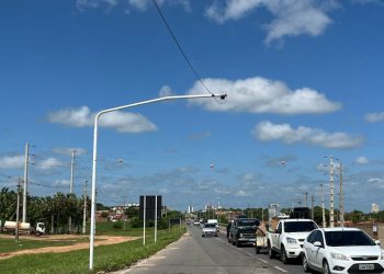 Prefeitura instala primeiro semáforo inteligente do RN na entrada do Bairro Vingt Rosado