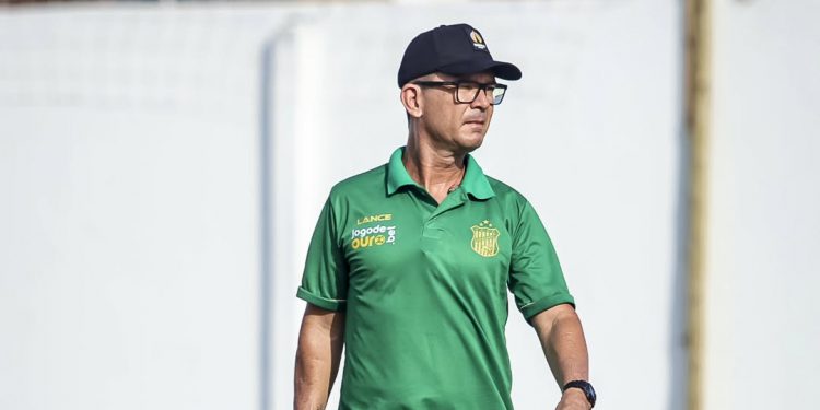 Técnico Alexandre Dantas encara novo desafio no futebol do Rio de Janeiro