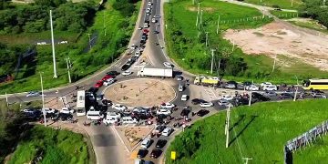 Longo congestionamento é registrado nesta segunda (24), na região Oeste de Mossoró