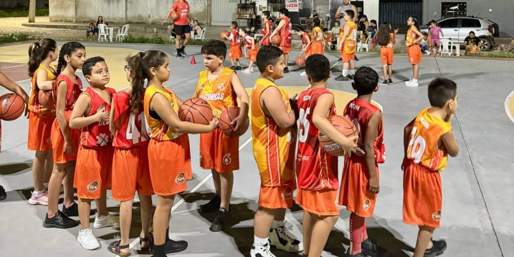 Projeto Cestinhas inicia treinos no Polo Abolição V com 50 crianças e adolescentes