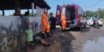 Idosa sofre acidente na entrada do Bairro Bom Jesus ao desviar de buraco
