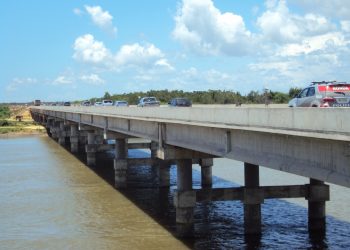 Tráfego de veículos pesados com destino ao Ceará é alterado devido a obra na BR-304, em Aracati