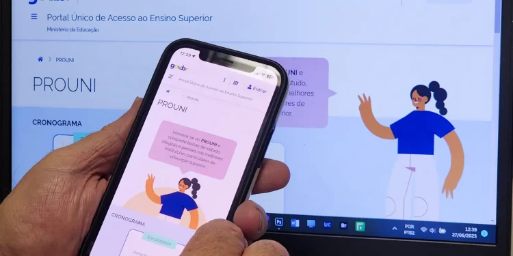 Prouni: convocados da lista de espera devem entregar dados até esta sexta (11)