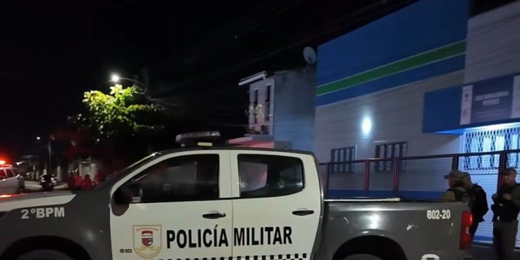 Homem é morto a tiros ao sair de lanchonete no Bairro Barrocas