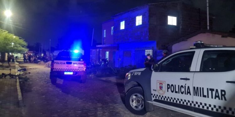 Mulher é morta dentro de casa no bairro Barrocas