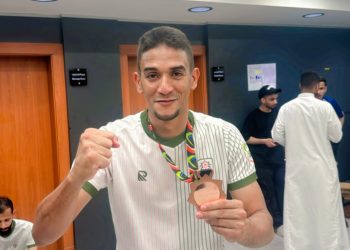 Meia Romeu comemora acesso para a primeira divisão da Arábia Saudita