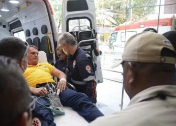 Bolsonaro já se encontra sem dor e realizará exame de imagem, diz Boletim Médico