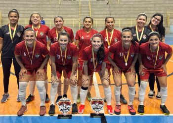 Equipe Fênix comemora 18 anos de futsal feminino com título em Mossoró