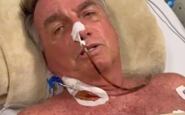 Após ser transferido do RN para Brasília, Bolsonaro passa por cirurgia para desobstruir intestino