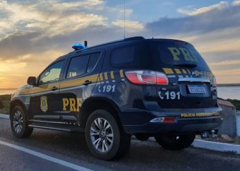 PRF afasta servidor e abre investigação após postagem em conta oficial em favor de Bolsonaro