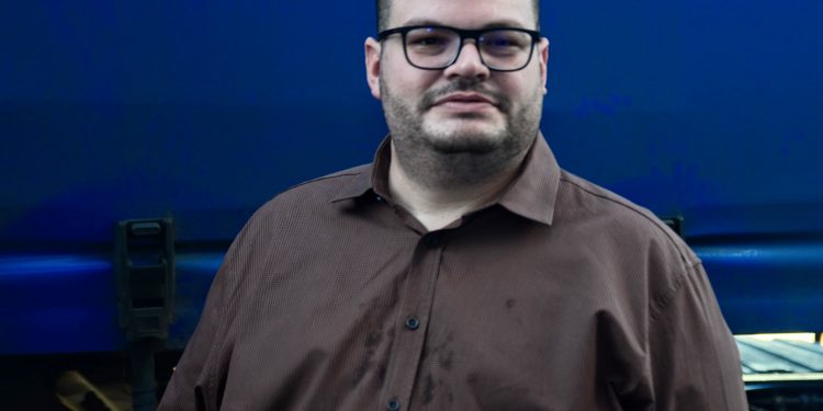 “Não estamos substituindo nenhum profissional”, defende secretário de Educação sobre aprovação de projeto