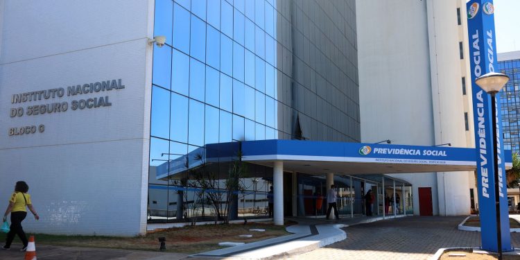 INSS começa a pagar segunda parcela da antecipação do 13º