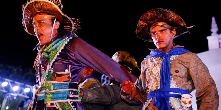 Cia Rascunho de Teatro e Prefeitura selecionam novos artistas para o espetáculo “Chuva de Bala”