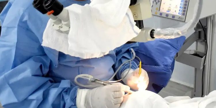 Mutirões oftalmológicos no Brasil causaram complicações em 222 pessoas; RN aparece na lista