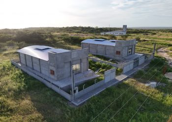 Prefeitura ajusta parcerias para instalação de indústrias do segmento têxtil em Caraúbas