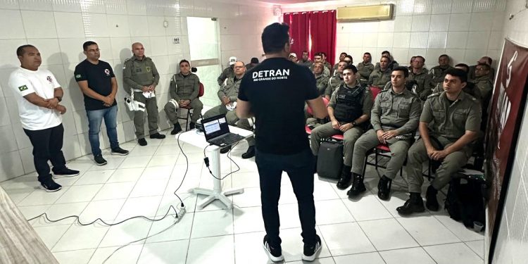 Detran qualifica policiais militares de Mossoró para identificar fraudes veiculares