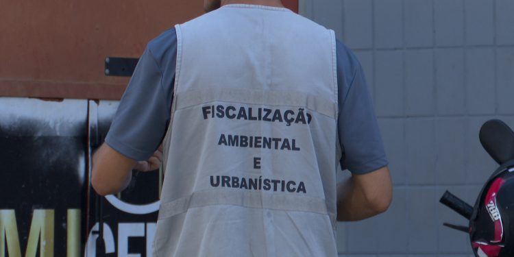 Prefeitura fiscaliza comércio no Centro de Mossoró após retirada de estruturas