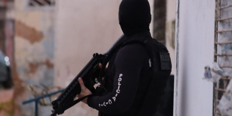 Polícia prende em flagrante mãe e filho por tráfico de drogas e associação para o tráfico em Mossoró