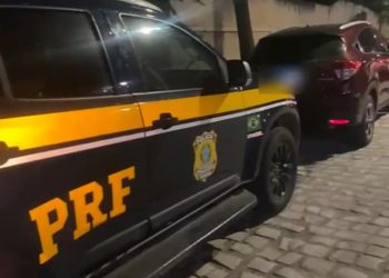 PRF prende homem por receptação e recupera carro roubado na BR-110, em Mossoró