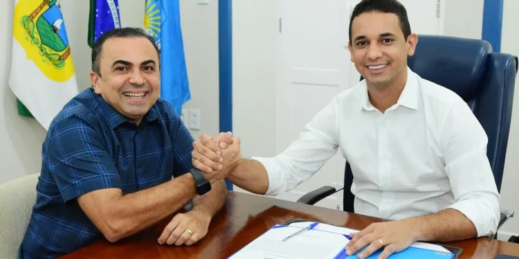 Prefeito Allyson Bezerra transmite o cargo ao vice Marcos Medeiros para viagem à China