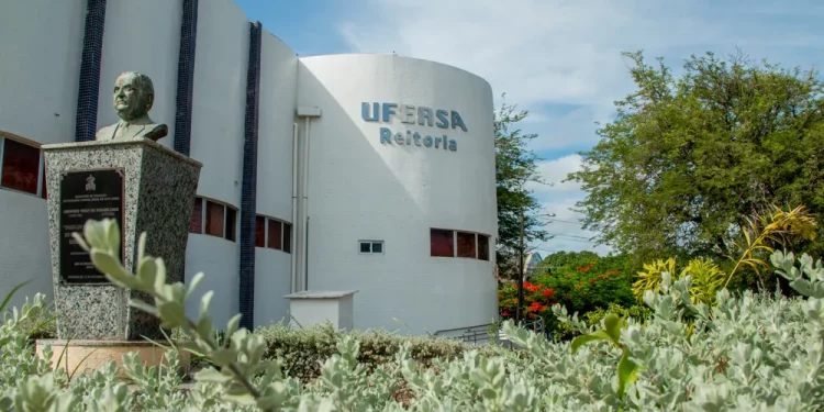 Ufersa abre 335 vagas para reingresso de ex-alunos em cursos de graduação