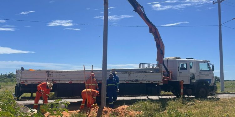 Placa de divisa entre RN e CE é recolocada em Tibau
