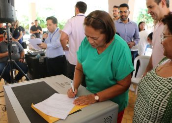 Governadora entrega equipamentos e anuncia obras em escolas de Mossoró