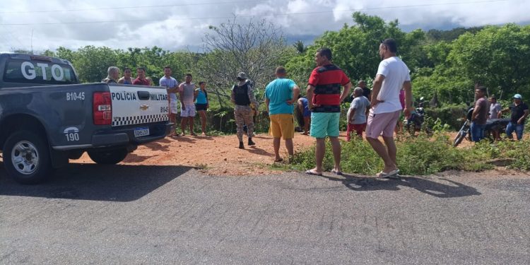 Homem é encontrado morto com perfurações pelo corpo às margens da RN-016, em Assú