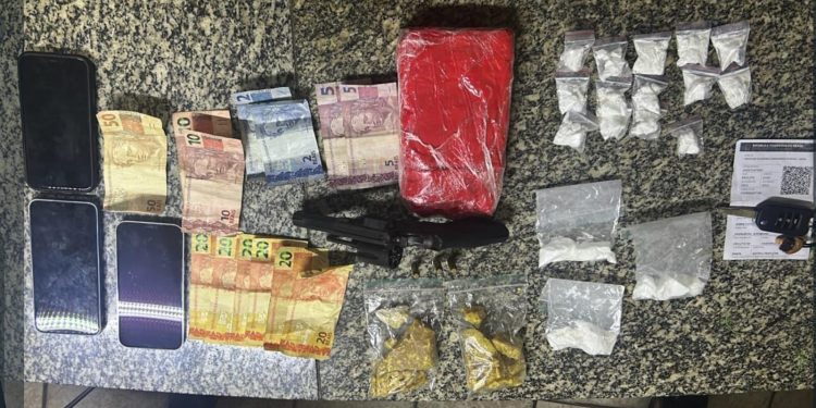 PM prende suspeito e apreende arma de fogo e drogas durante ação no Bairro Alto da Pelonha