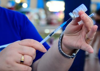 Em Mossoró, 64.977 pessoas pertencem aos grupos prioritários, destas, apenas 23.036 procuraram o imunizante contra a influenza. Em porcentagem, significa 35,45% de 100%, ou seja, abaixo da meta.