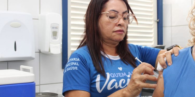 Quase 2.400 doses de vacinas são aplicadas no fim de semana em Mossoró