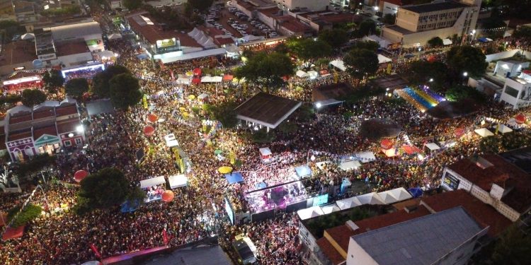 Prefeitura define locais para embarque e desembarque de táxis e apps no Pingo Da Mei Dia