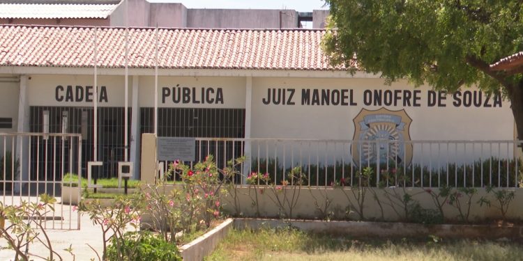 Detentos usam corda feita por lençóis para fugir da Cadeia Pública de Mossoró