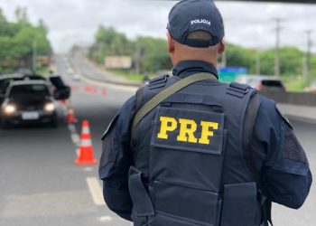 Trio é preso pela PRF com celulares roubados na BR-304 após agir no Mossoró Cidade Junina