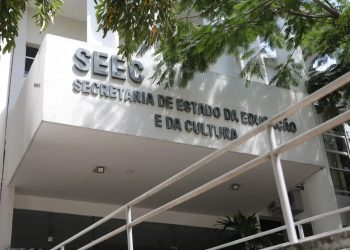Governo retifica edital e amplia número de vagas do concurso para professor do Estado