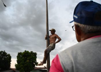 Pau de Sebo da Princesa anima o início do São João de Assú