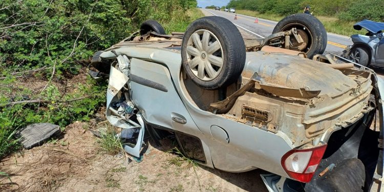 Grave acidente em Serra Caiada deixa três mortos e quatro crianças feridas na BR-226