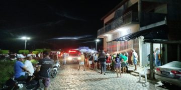 Mulher é morta a tiros dentro de bar na cidade de Felipe Guerra