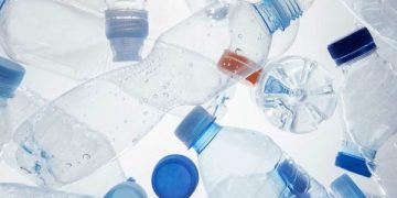 Mulher é atingida por garrafa em show no MCJ e está hospitalizada; Prefeitura emite nota