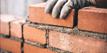 Senai RN e Sinduscon Oeste oferecem curso gratuito de pedreiro em Mossoró com turmas para mulheres