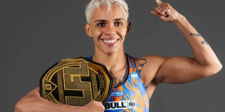 Silvaneide Marretinha conquista cinturão na Holanda e projeta sonho de chegar ao UFC