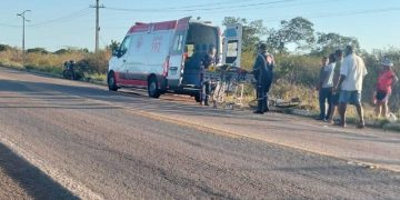 Ciclista é atropelada por motociclista na BR-304 em Mossoró