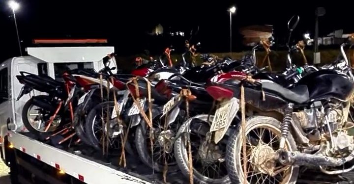 Nove motocicletas são apreendidas com escapamento adulterado durante operação em Assú