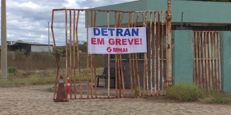 Greve do Detran afeta serviços em todo o estado, afirma sindicato