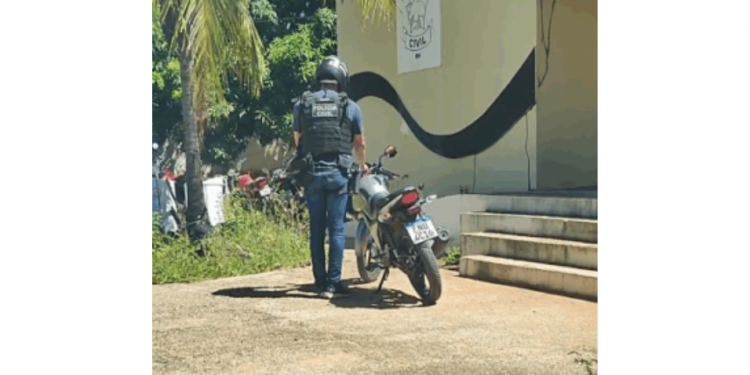 Deprov apreende moto adulterada em poder de mulher nas Malvinas