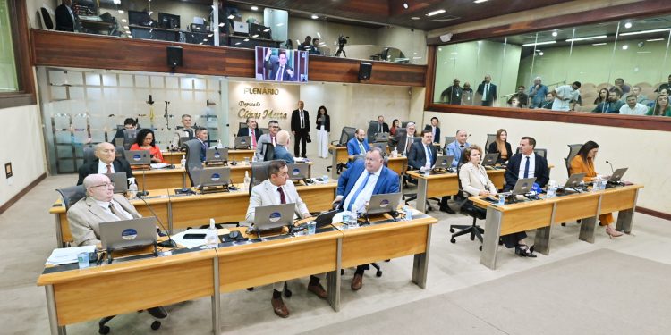 Assembleia aprova reestruturação de carreiras na Polícia Militar e no Corpo de Bombeiros