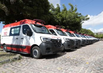 Governo do RN entrega 25 novas ambulâncias do Samu