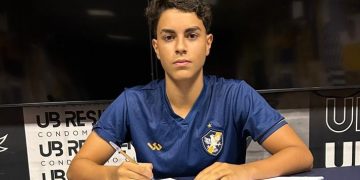 Filho de Paulo Júnior assina primeiro contrato profissional com o Retrô-PE